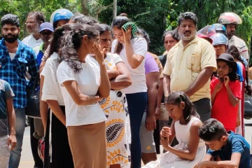 வவுனியாவில் 22 இடங்களில் தன்சல்கள்; நீண்ட வரிசையில் மக்கள் காத்திருப்பு