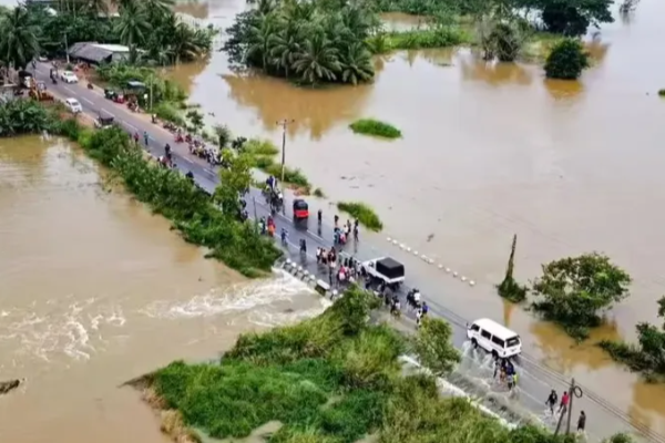 25 ஆயிரம் ரூபா மக்களை சென்றடைவதில் அரச அதிகாரிகளா முட்டுக்கட்டை..! | Govt Aid For Ditwah Cyclone Storm Victims 25 ஆயிரம் ரூபா மக்களை சென்றடைவதில் அரச அதிகாரிகளா முட்டுக்கட்டை..! | Govt Aid For Ditwah Cyclone Storm Victims