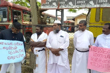 யாழில் மலையக மக்களுக்கு ஆதரவாக கவனயீர்ப்பு போராட்டம் (Photos)