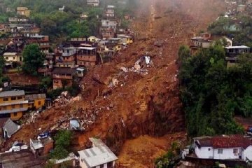 பிரேசிலில் கனமழைக் காரணமாக ஏற்பட்ட நிலச்சரிவில் 94 பேர் பலி