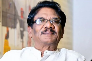 எலும்பும் தோலுமாக மாறிய பாரதி ராஜா! எப்படி இருந்தவர் இப்படி ஆகிட்டாரே?