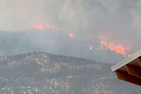 கனடா மாகாணம் ஒன்றில் அவசரநிலை பிரகடனம்! | Canada Biritish Columbia Spread Of Fire Emergency