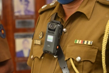 பெண்ணொருவரை தகாத உறவுக்கு அழைத்த பொலிஸ் பரிசோதகர் கைது