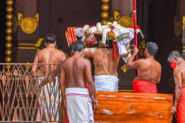 நல்லூரானுக்குக் கொடிச்சீலை