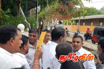 வேலணை பிரதேச ஒருங்கிணைப்பு இணைத் குழு தலைவரை வழிமறித்து போராட்டம்