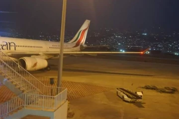 கட்டுநாயக்க விரைந்த முக்கியஸ்தர் யார்...  அப்பகுதியைச் சுற்றிவளைத்த மக்கள்