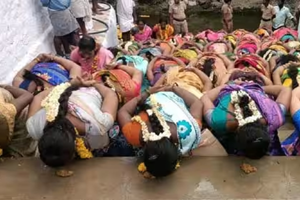 குழந்தை வரம் வேண்டி மண்சோறு சாப்பிட்டு நேர்த்தி செலுத்தும் வழக்கம்! | Eating Mandoro And Performing The Ritual