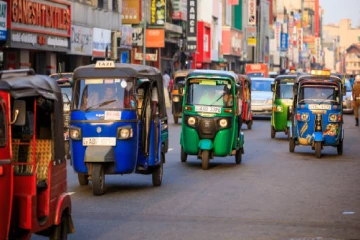 வெள்ளவத்தை பகுதியில் தமிழருக்கு முச்சக்கரவண்டி சாரதி செய்த சம்பவம்!