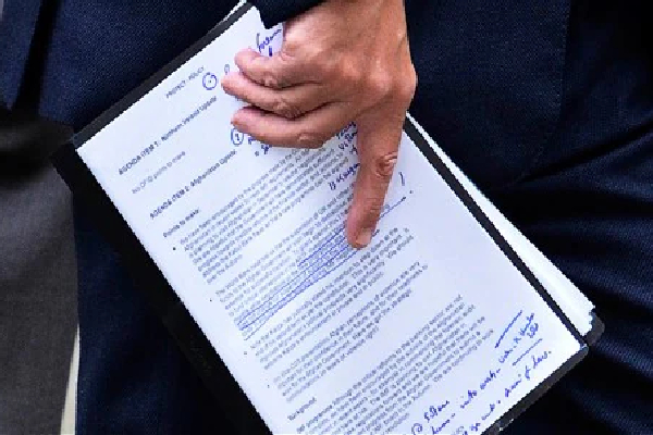 இங்கிலாந்து அரசாங்க ரகசியத் தகவல்கள் தவறுதலாக வெளியீடு | Uk Secret Information Accidentally Released இங்கிலாந்து அரசாங்க ரகசியத் தகவல்கள் தவறுதலாக வெளியீடு | Uk Secret Information Accidentally Released