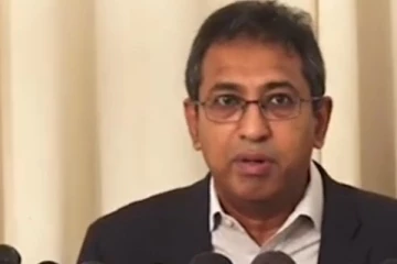 "..අපි ණය ගෙවන්නේ නෑ කියලා දැනුම් දුන්නට, සියලු ණය නොගෙවා ඉන්න බෑ.." රට ගොඩ ගැනීමට මේ මොහොතේ කළයුතුම දේ හර්ෂ කියයි..(VIDEO)