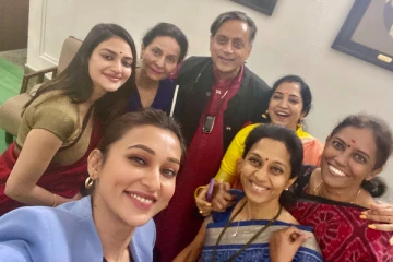 பெண் எம்.பி.,க்களை வைத்துக்கொண்டு இப்படியா சொல்வது? - சர்ச்சையை கிளப்பிய புகைப்படம்