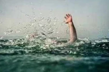 ஆற்றில் குளிக்க சென்ற மாணவன் மாயம்; தீவிர தேடுதல்