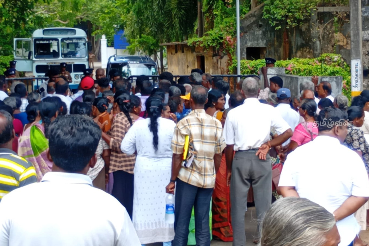 மயிலிட்டி மக்கள் துயர் களைய துணை நிற்போம் - மக்கள் போராட்டத்தில் ஈ.பி.டி.பி. உறுதி! | Epdp Vows Support For Myiliti People S Struggle மயிலிட்டி மக்கள் துயர் களைய துணை நிற்போம் - மக்கள் போராட்டத்தில் ஈ.பி.டி.பி. உறுதி! | Epdp Vows Support For Myiliti People S Struggle