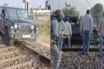 மதுபோதையில் தண்டவாளத்தில் கார் ஓட்டி Reels எடுத்தவர் கைது