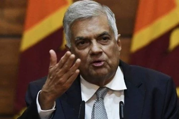 இராணுவத்தினரால் தடுப்பூசி செலுத்தப்படுவதை ஏற்றுக்கொள்ள முடியாது! ரணில்