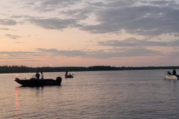 கனடாவில் படகு விபத்தில் 75 முதியவர் பலி | Body Of Man Recovered Canoe Capsized