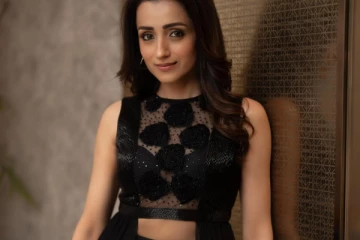 ட்ரெண்டி லுக்கில் த்ரிஷாவின் அழகிய போட்டோஷூட்