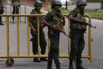 මුළු දිවයිනටම පැනවූ ඇඳිරි නීතිය ඉවත් කෙරේ.. අද සවස වෙන දේ මෙන්න.. (PHOTO)