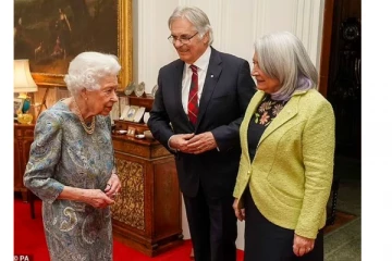 கனடாவின் புதிய கவர்னர் ஜெனரலை நேருக்கு நேர் சந்தித்த பிரித்தானிய மகாராணியார்