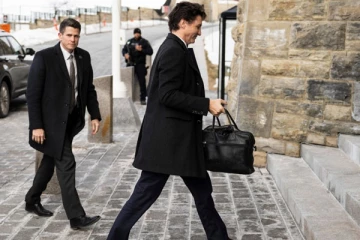 கனடா பிரதமர் ஜஸ்டின் ட்ரூடோவின் ஆண்டு வருமானம் எவ்வளவு தெரியுமா?