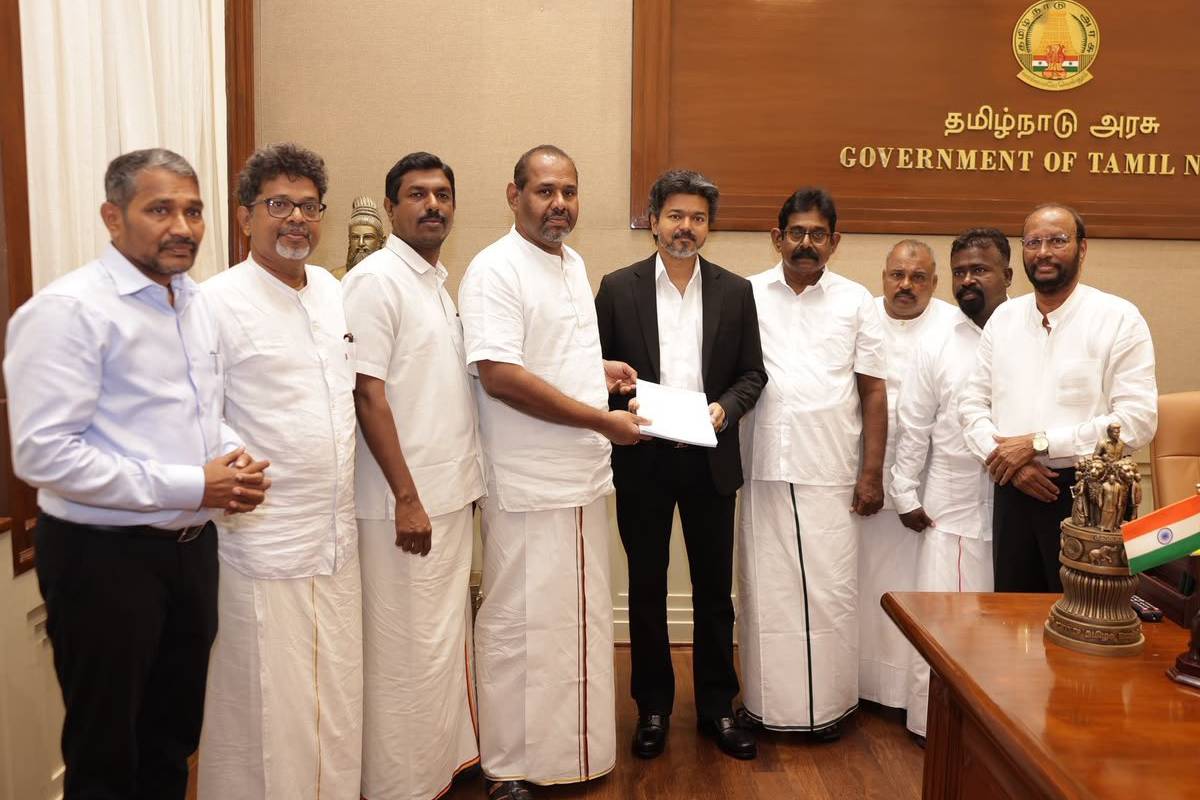 தமிழக தலைவர்களுடனான சந்திப்பு சுயலாப அரசியலின் வெளிப்பாடு - கடுமையாக விமர்சித்த டக்ளஸ் | Meeting With Tamil Nadu Selfish Politics Douglas தமிழக தலைவர்களுடனான சந்திப்பு சுயலாப அரசியலின் வெளிப்பாடு - கடுமையாக விமர்சித்த டக்ளஸ் | Meeting With Tamil Nadu Selfish Politics Douglas