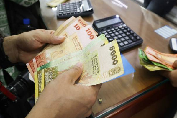 இரண்டு பொலிஸ் அதிகாரிகள் அதிரடி கைது! வெளியான பிண்ணனி | Two Police Officers Arrested For Taking Bribe