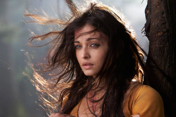 அச்சு அசல் ஐஸ்வர்யா ராய் போல் நடித்து அசத்திய பெண்.. வெளிவந்த வீடியோ