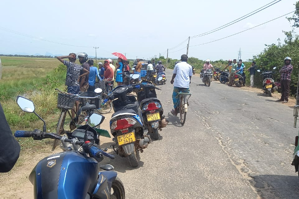 நீரோடையிலிருந்து ஆண் ஒருவரின் சடலம் மீட்பு (Photos) | Recovery Of The Body Of A Man From The Stream