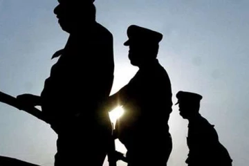 ஆர்ப்பாட்டத்தில் கலந்துகொண்ட பொலிஸ் உத்தியோகத்தர்: எடுக்கப்பட்ட நடவடிக்கை