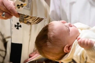 வாக்கிய பிழையுடன் ஞானஸ்தானம் வழங்கி வந்த பாதிரியார் - பொதுமக்கள் அதிர்ச்சி