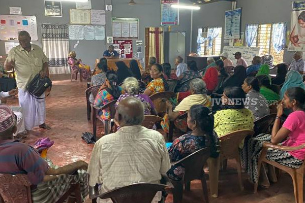 வவுனியாவில் அரச அதிகாரியால் முதியோர்களுக்கு நேர்ந்த நிலை! | Elderly People Vavuniya Waiting By Govt Official