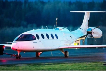 பறக்க தயாராகும் முதல் பயணிகள் மின்சார விமானம் (Photos)