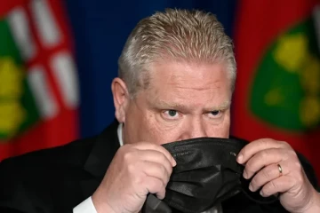 முதல்வர் டக் ஃபோர்டு வீட்டின் முன்பு கறி வெட்டும் கத்தியுடன் மிரட்டல் விடுத்த நபர்