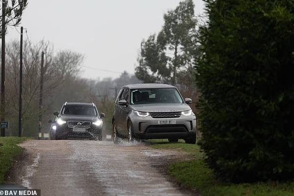 பிறந்தநாள் கொண்டாடும் ஆண்ட்ரூ... சாண்ட்ரிங்ஹாம் மாளிகையில் 6 வாகனங்களில் வந்த பொலிசார் | Police Attend Sandringham Estate பிறந்தநாள் கொண்டாடும் ஆண்ட்ரூ... சாண்ட்ரிங்ஹாம் மாளிகையில் 6 வாகனங்களில் வந்த பொலிசார் | Police Attend Sandringham Estate