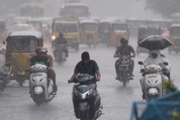 சென்னையில் விடிய விடிய கொட்டிய கனமழை - சாலையில் வெள்ள நீர் நிரம்பியது