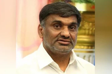 கே.சி.வீரமணி வீட்டில் 9 சொகுசு கார்கள், கட்டுகட்டாக பணம், 5 கிலோ தங்கம் பறிமுதல்