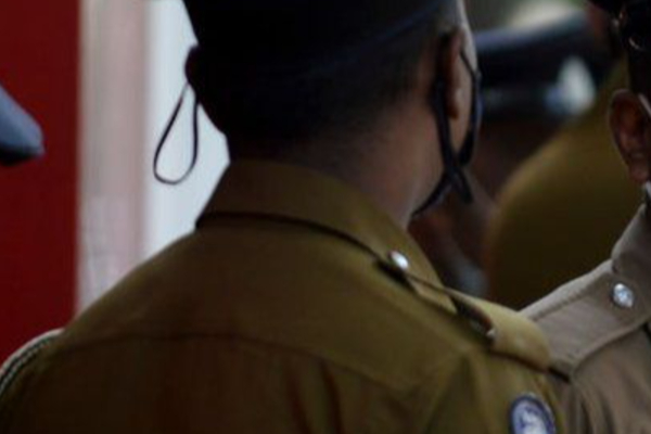 திருகோணமலையில் டிக்டொக் நட்பினால் இளம் பெண்ணுக்கு நேர்ந்த கதி! 4 இளைஞர்கள் கைது | The Fate Of A Young Woman In Trincomalee திருகோணமலையில் டிக்டொக் நட்பினால் இளம் பெண்ணுக்கு நேர்ந்த கதி! 4 இளைஞர்கள் கைது | The Fate Of A Young Woman In Trincomalee