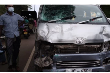 வாகனங்களை மோதித் தள்ளி தப்பிச் சென்ற வாகனம் : நான்கு பேர் படுகாயம்(Photos)
