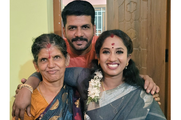 தாமரையை துரத்தி துரத்தி  காதலித்த சாரதி....பாதியில் முடிந்த முதல் திருமண வாழ்க்கை! கணவர் வெளியிட்ட தகவல் | Bigg Boss Thamarai Selvi Satathi Love Story