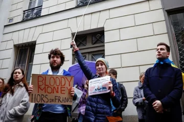 ரஷ்ய அமைச்சரின் மனைவி செய்த ஏமாற்றுவேலை: பிரான்சில் ஆர்ப்பாட்டங்கள்