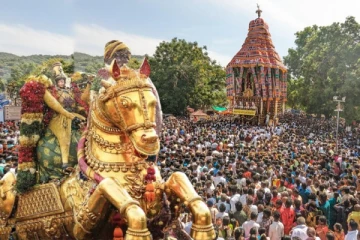 ஆடி திருவிழாவை முன்னிட்டு கள்ளழகர் கோவிலில் தேரோட்டம்