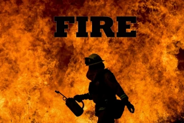 මුදල් ආරවුලක් දුරදිගයාමෙන් ගුටිබැට හුවමාරුවක් - ගෙයකටත් ගිනි තියලා..