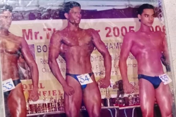 இந்த புகைப்படத்தில் இருக்கும் முன்னணி நடிகர் யார் தெரியுமா.. இதோ