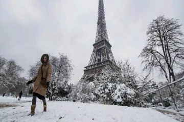 பிரான்ஸ் நாட்டில் 11 மாவட்டங்களுக்கு செம்மஞ்சள் எச்சரிக்கை