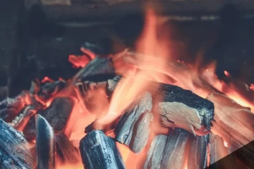 கொழும்பு உட்பட நகரங்களில் விறகு விலை அதிகரிப்பு: மீண்டும் விறகு அடுப்புக்கு திரும்பிய மக்கள்