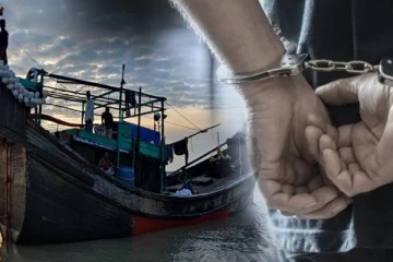 முல்லைத்தீவில் இரு படகுகளுடன் 6 கடற்றொழிலாளர்கள் கைது