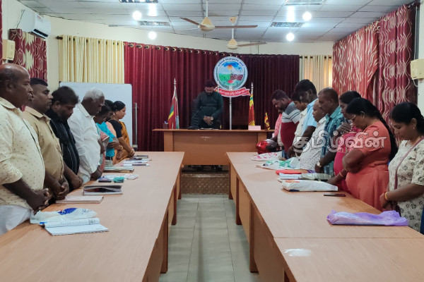 வவுனியாவில் சனசமூக நிலையங்களிற்கு காசோலை வழங்கி வைப்பு | Cheque Deposit To Community Centers In Vavuniya வவுனியாவில் சனசமூக நிலையங்களிற்கு காசோலை வழங்கி வைப்பு | Cheque Deposit To Community Centers In Vavuniya