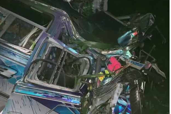சிவனொளிபாதமலையில் கோர விபத்து - இரண்டு பெண்கள் பலி | Bus Accident On Sivanoli Padamalai Yatra
