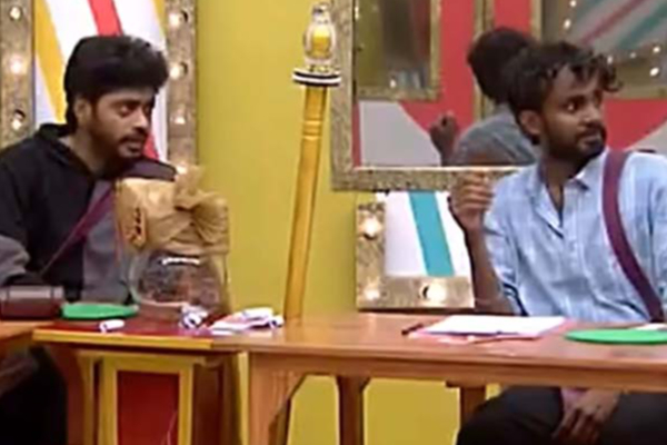 கண்ணை மூடக் கோரி பாலா செய்த காரியம்! கண்ணீர் சிந்திய தாமரை | Bigg Boss Ultimate Bala Chain Gift Thamarai