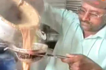 எளிய முறையில் லட்சங்களில் சம்பாதிக்கும் 5 ரூபாய் டீ வியாபாரி.., அவரது யுக்தி இது தான்